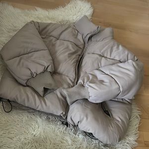 Beige puffer jacket XS